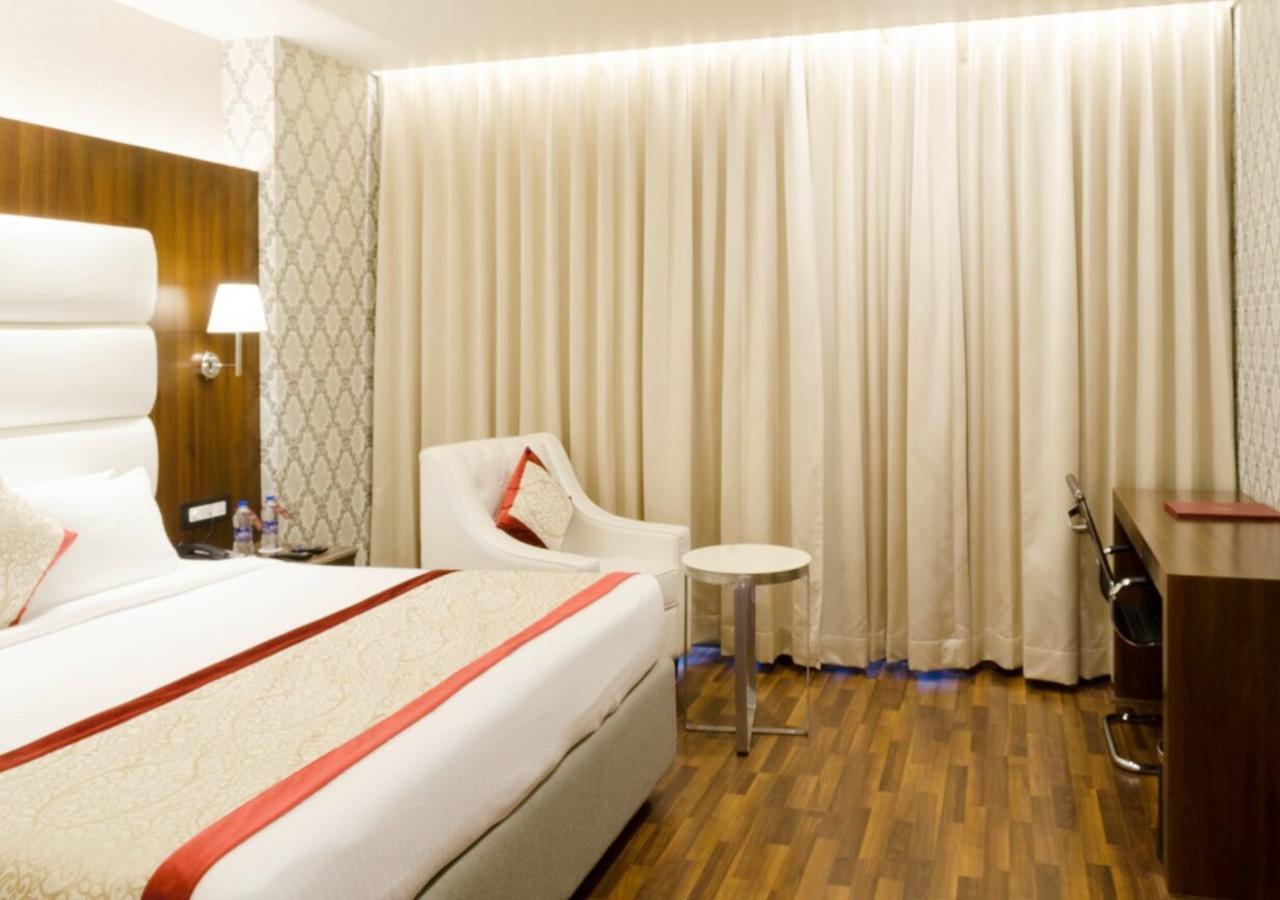 Ss Lumina Hotel Bangalore Eksteriør billede