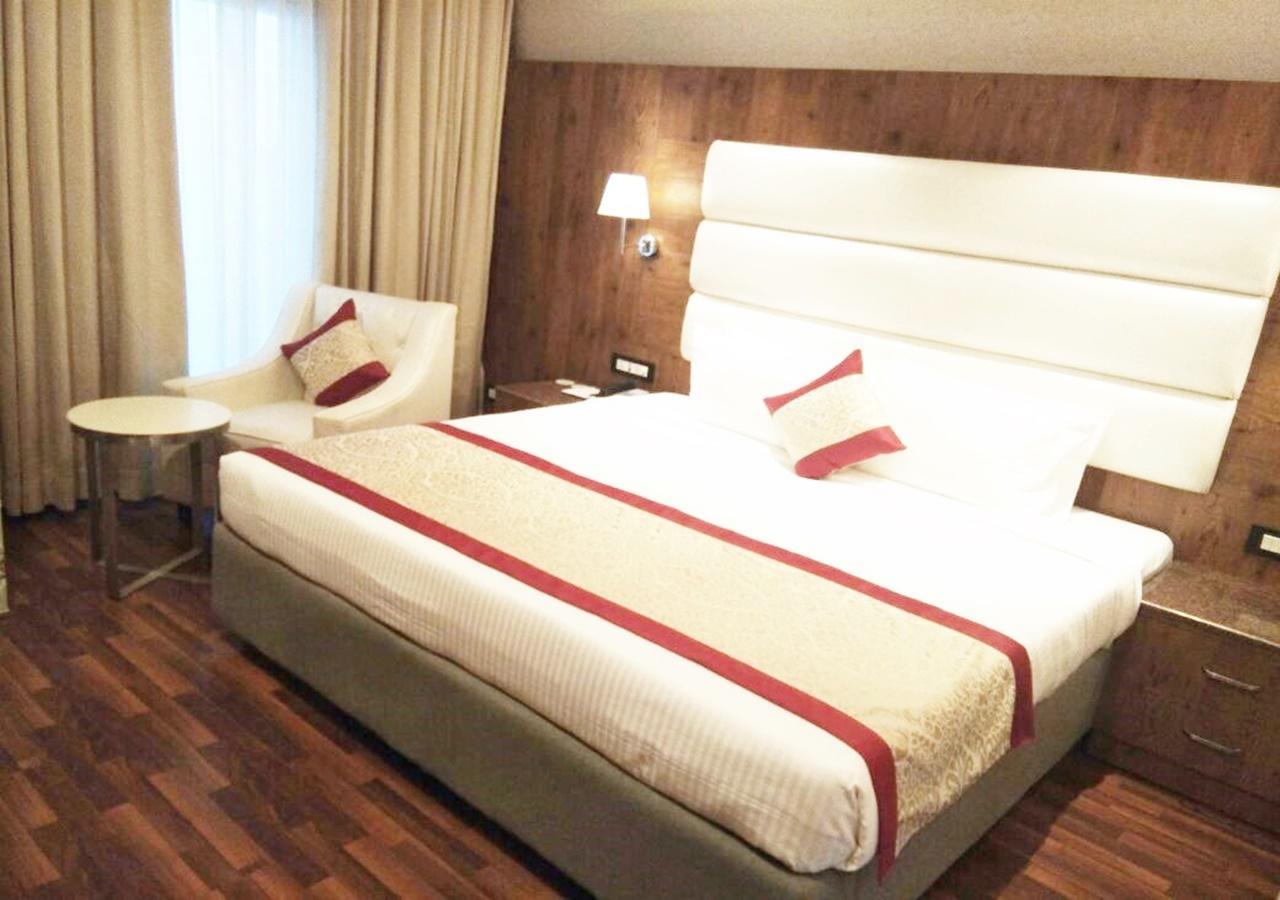 Ss Lumina Hotel Bangalore Eksteriør billede