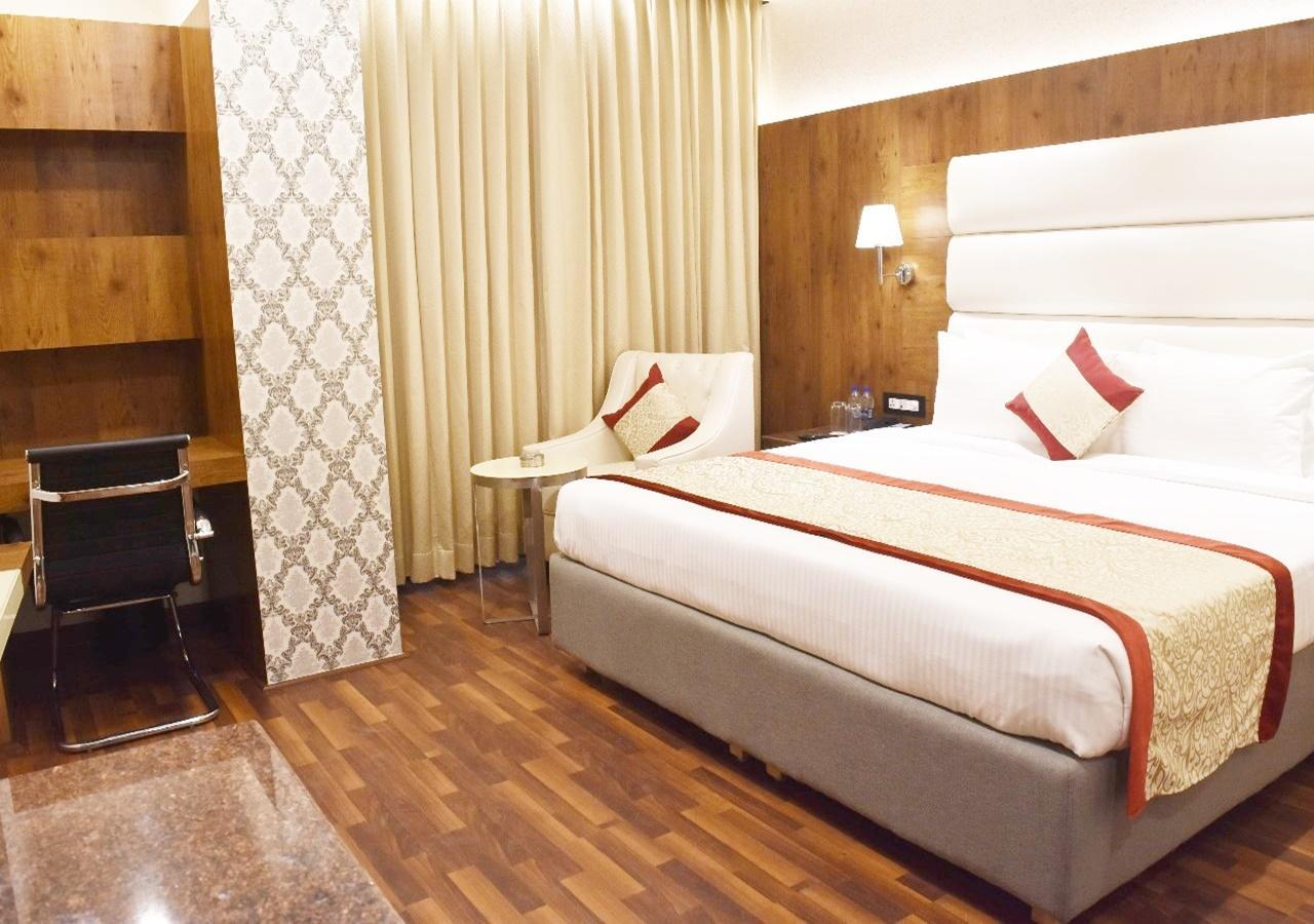 Ss Lumina Hotel Bangalore Eksteriør billede
